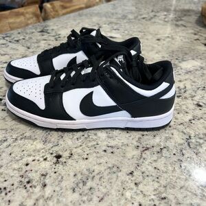 Woman’s Nike Dunks Black and White-Size 7-NEW